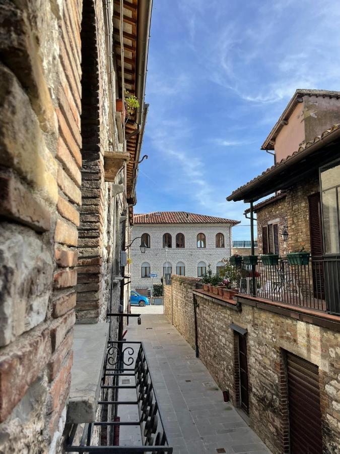 Апартаменти Casa La Rosa Губбіо Екстер'єр фото